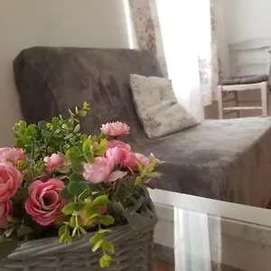 Joli T2 De 40m² à Louer à , Le Muy France